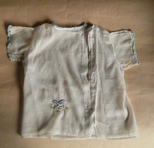 Altes babyhemd mit stickerei - babyhemd,